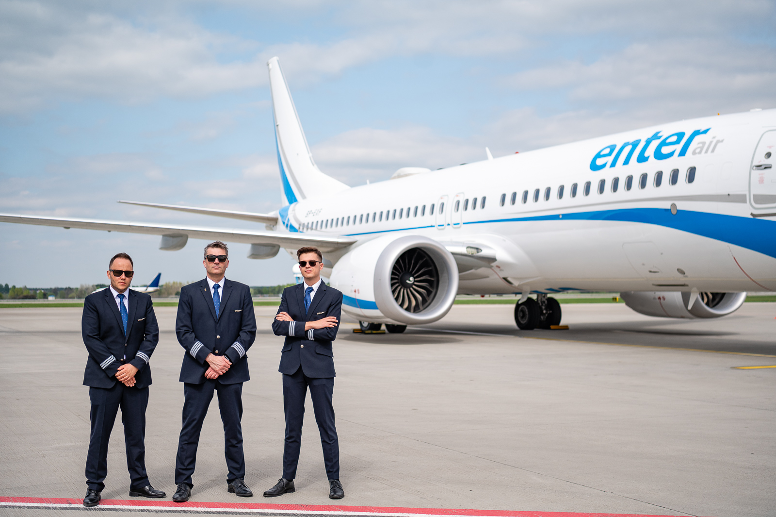 Samolot Enter Air Boeing 737 na płycie lotniska